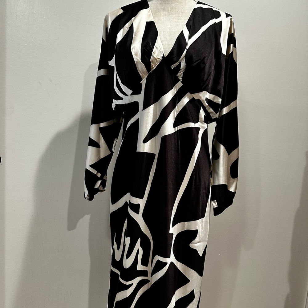 Banana Republic Black and White Graphic Long Sleeve Dress